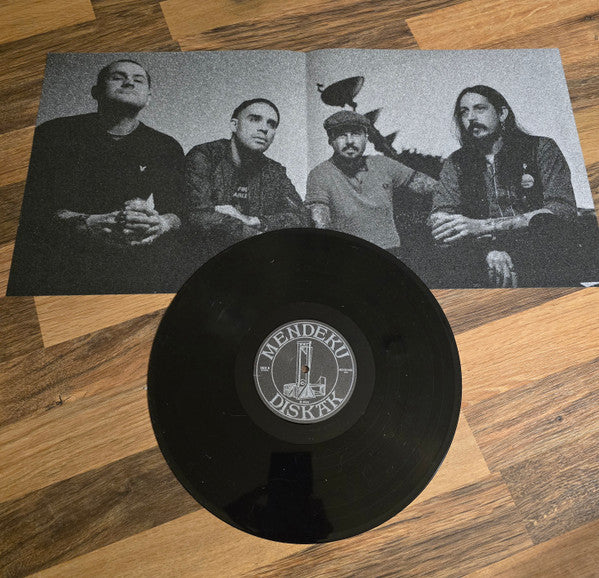 Mess (29) : Under Attack  (LP)