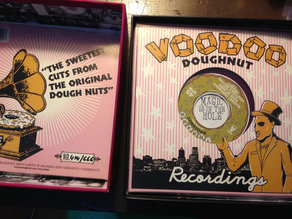 Various : Voodoo Doughnut Recordings - The Singles Collection (Box, Ltd, Num + 13x7", Num, Col)